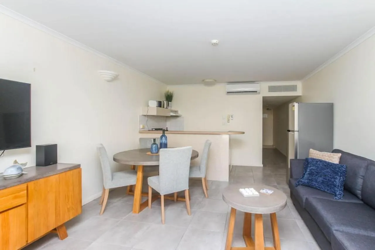 Inner City One Bedroom Apartment 27 Cairns 0*,